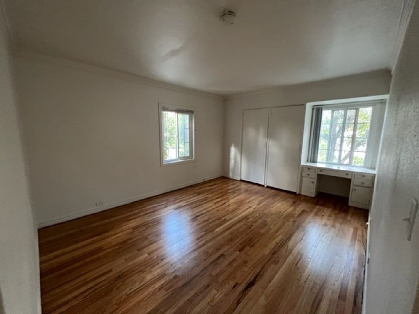 Beverly Hills Apartment: Roxbury Plaza