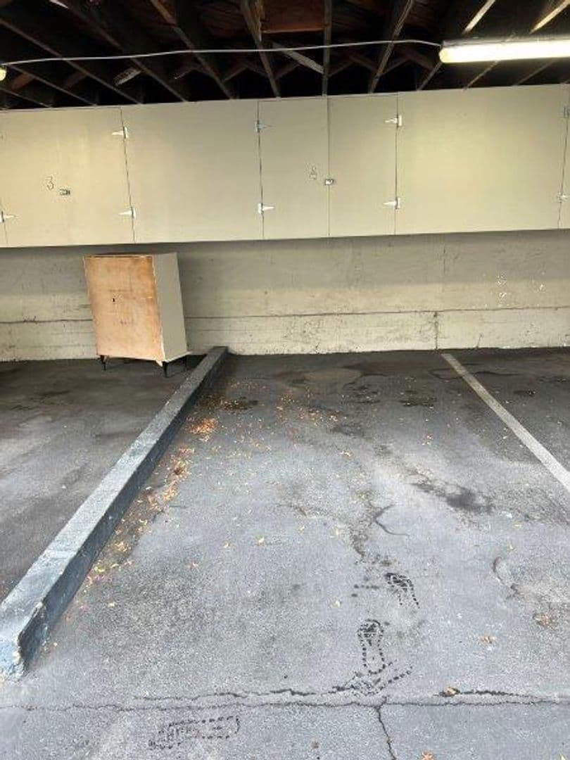 Los Angeles Apartment: 1111 S Cochran Avenue
