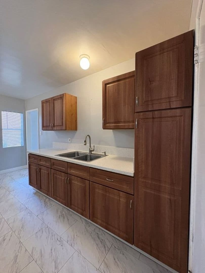 Valley Village Apartment: 4540 Laurel Canyon Blvd