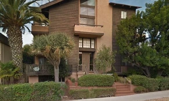 Los Angeles Apartment: Chateau Montclair