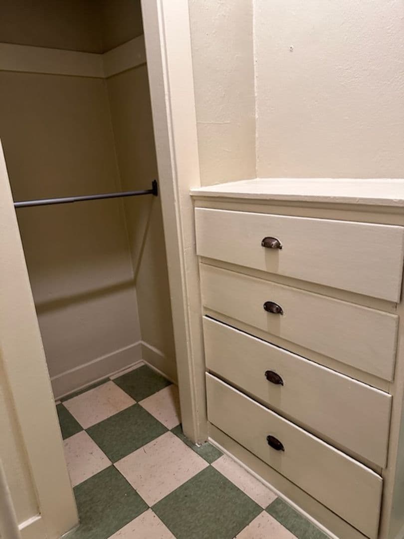 Long Beach Apartment: 3010 E. 3rd St.