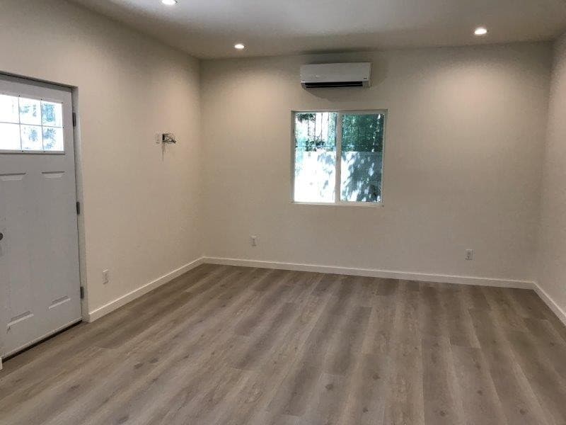 Reseda Apartment: 18556 - 18558 Hart Street