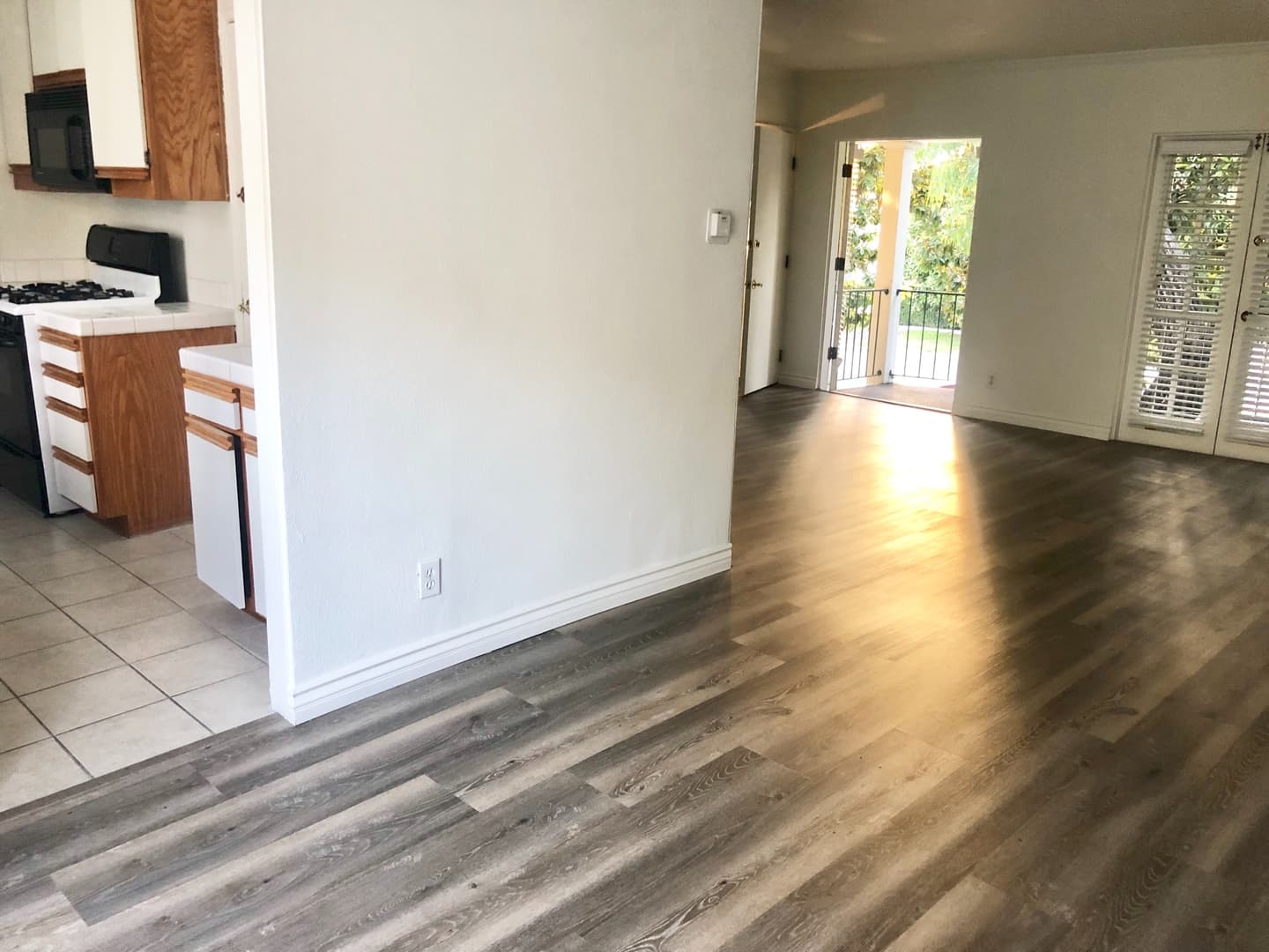 Los Angeles Apartment: Brentwood Colonial