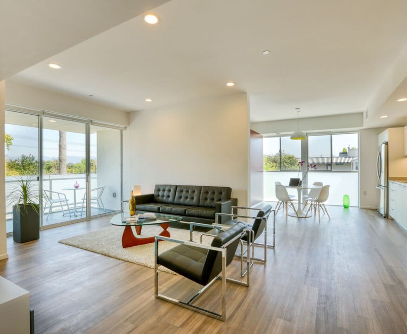 Studio City Apartment: 12602 Moorpark Street