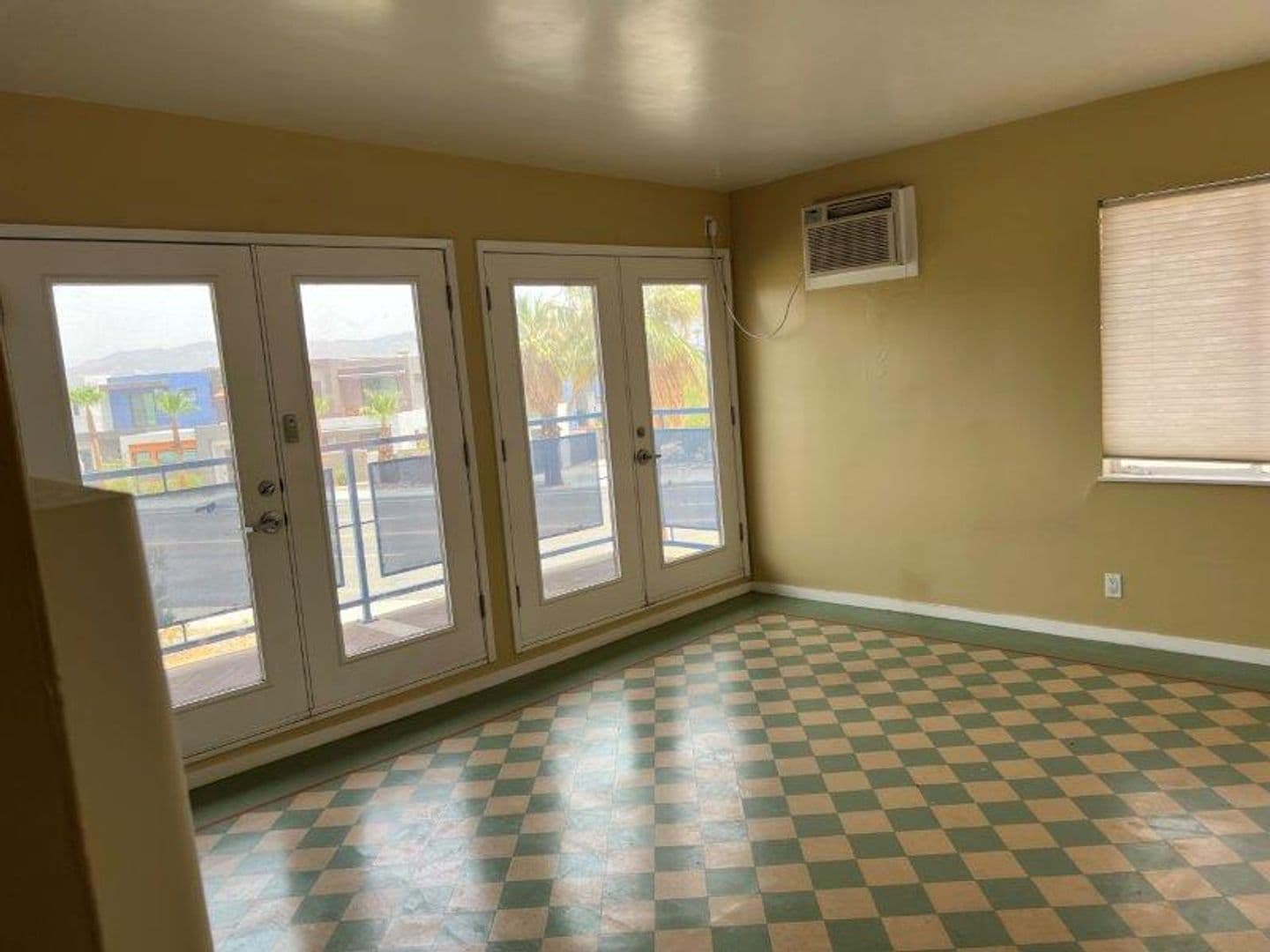 Palm Springs Apartment: 2583 N. Palm Canyon Drive