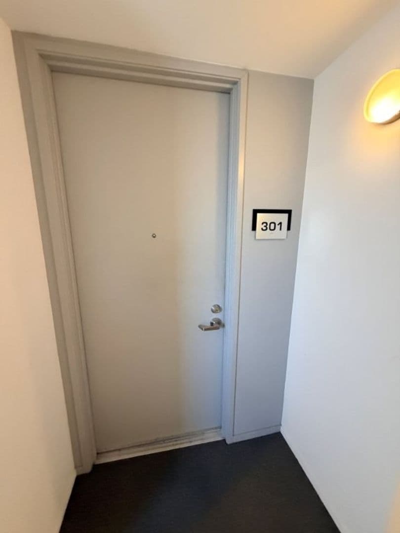 Studio City Apartment: 12602 Moorpark Street