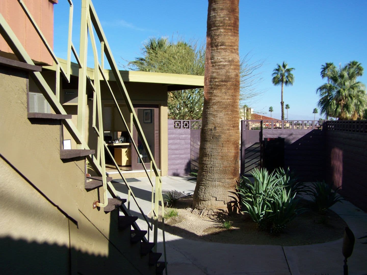Palm Springs Apartment: 2583 N. Palm Canyon Drive