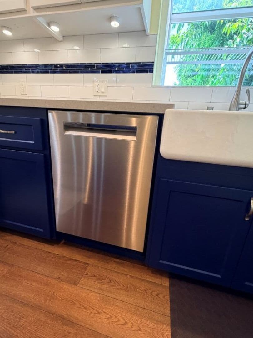 Sherman Oaks House: 4545 Vesper Avenue