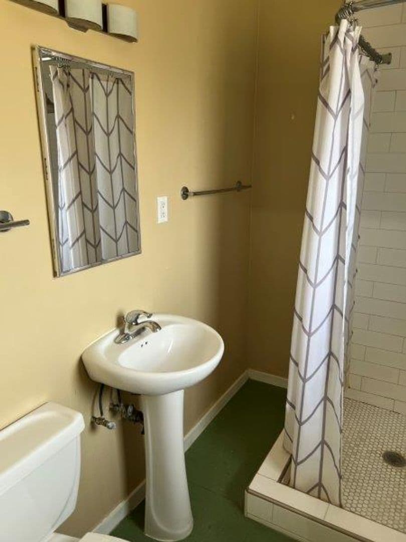Palm Springs Apartment: 2583 N. Palm Canyon Drive