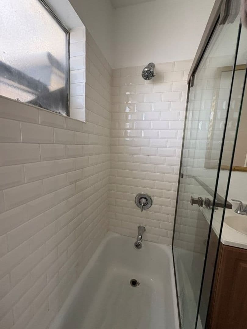 Valley Village Apartment: 4540 Laurel Canyon Blvd
