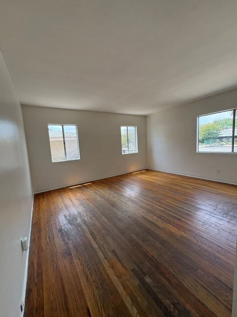 Valley Village Apartment: 4540 Laurel Canyon Blvd