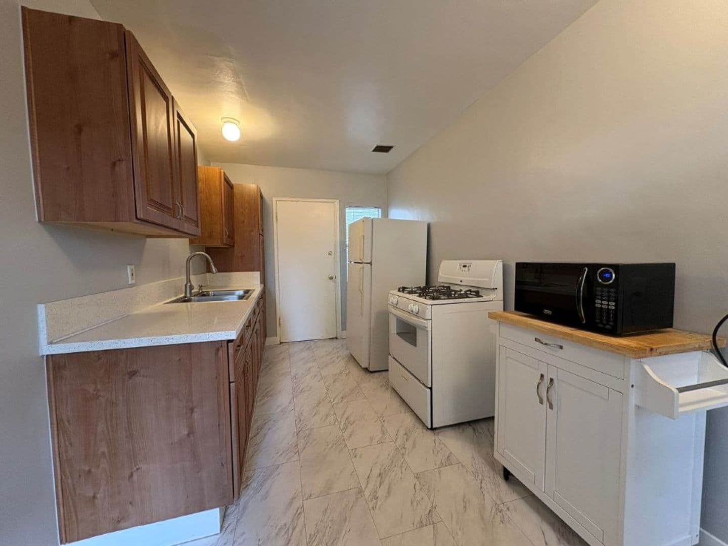 Valley Village Apartment: 4540 Laurel Canyon Blvd