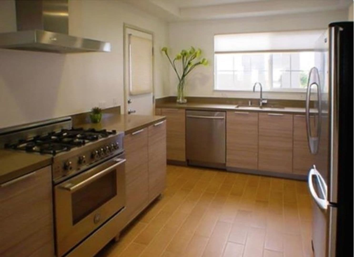 Los Angeles Apartment: 1111 S Cochran Avenue
