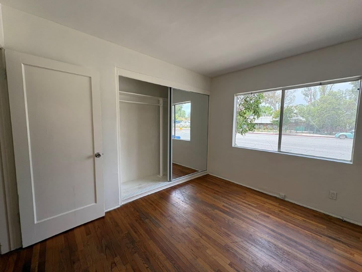 Valley Village Apartment: 4540 Laurel Canyon Blvd