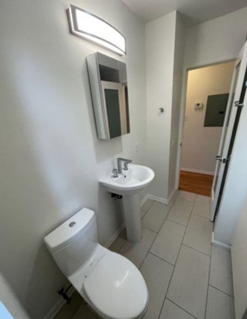 Los Angeles Apartment: 1111 S Cochran Avenue