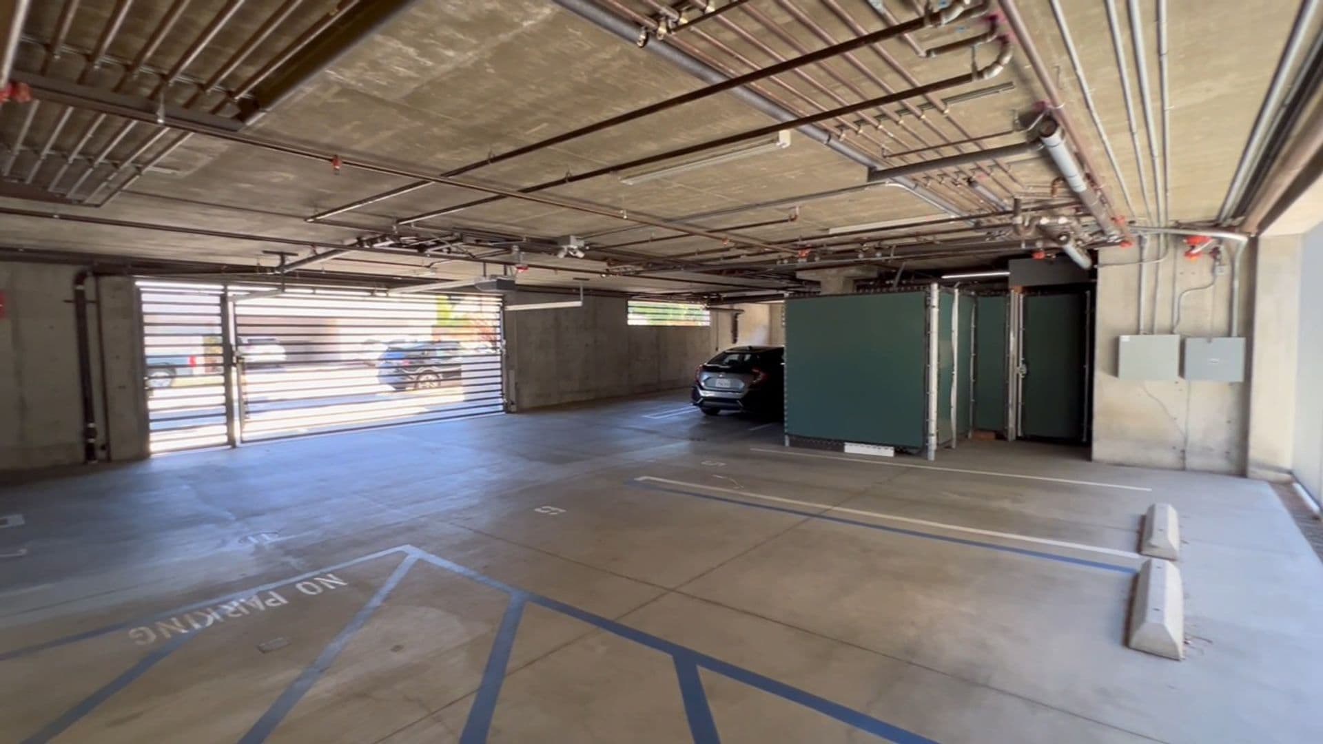 Studio City Apartment: 12602 Moorpark Street