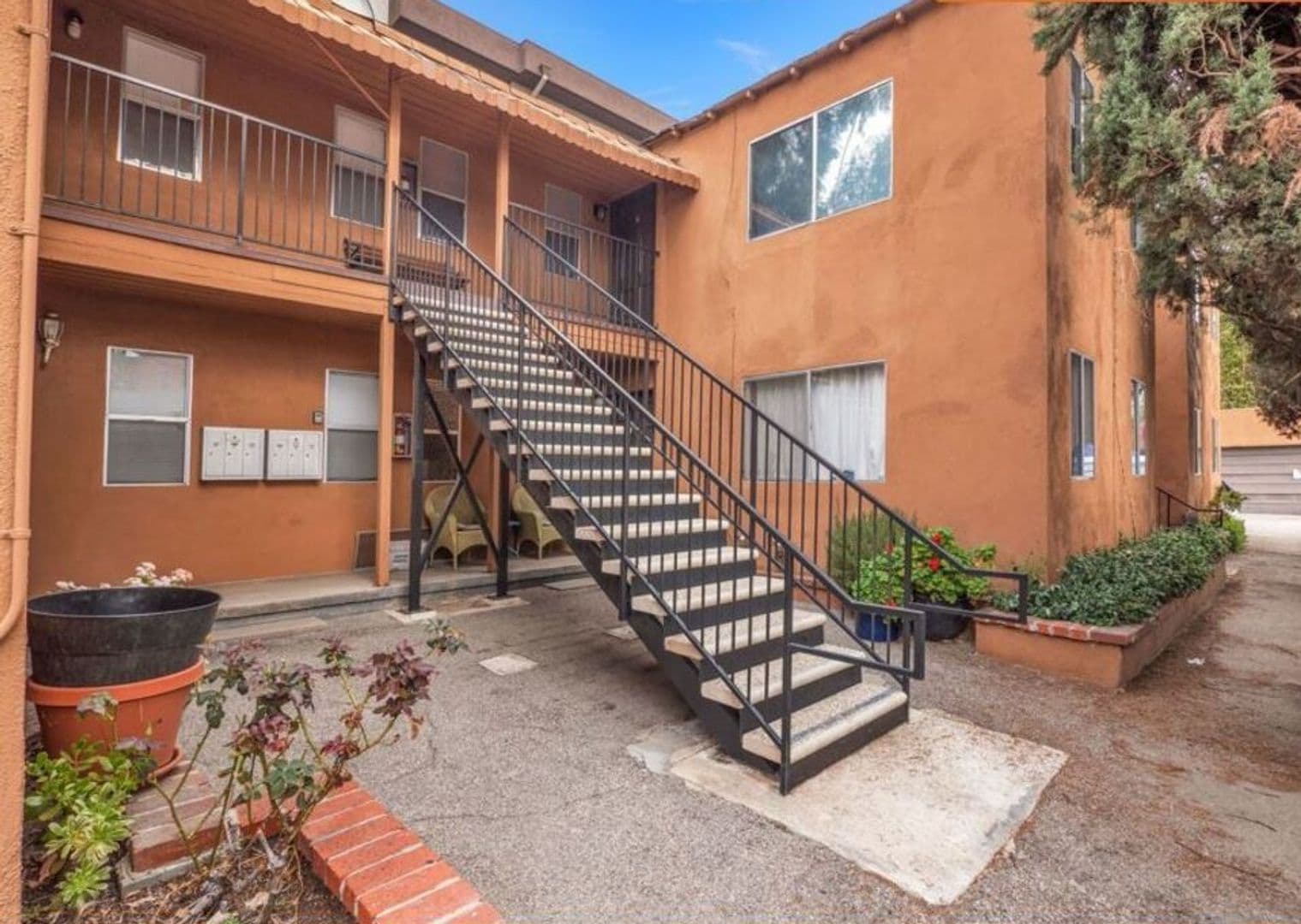 Valley Village Apartment: 4540 Laurel Canyon Blvd