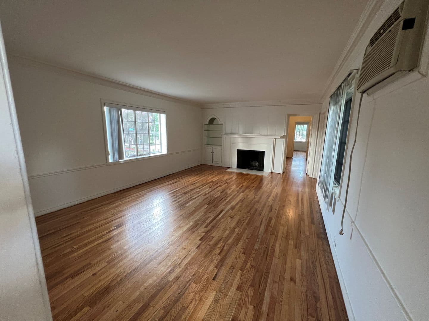 Beverly Hills Apartment: Roxbury Plaza