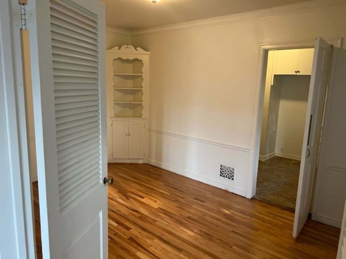 Beverly Hills Apartment: Roxbury Plaza