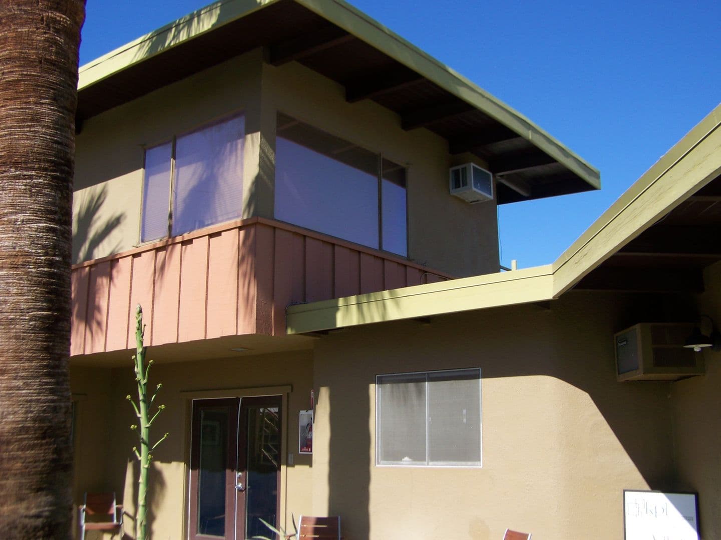 Palm Springs Apartment: 2583 N. Palm Canyon Drive