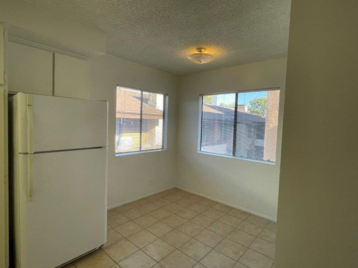Los Angeles Apartment: Chateau Montclair