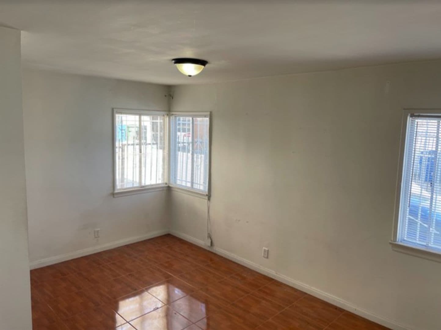 Los Angeles Apartment: 870-872 S. Gramercy Place