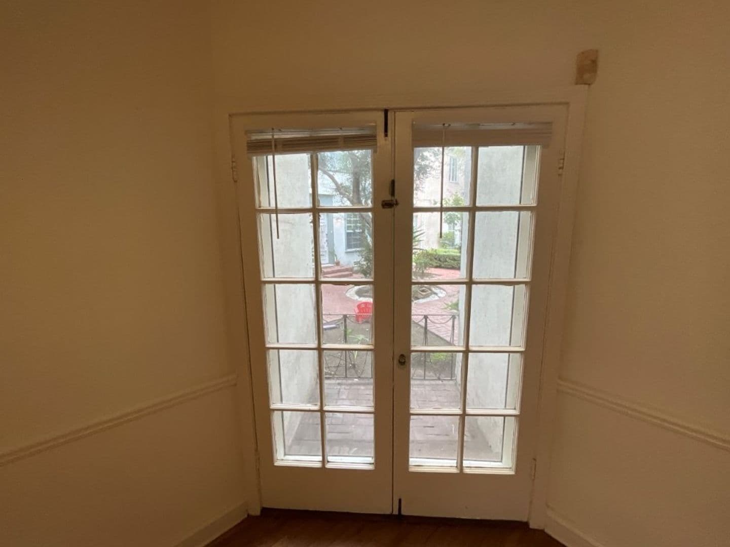 Beverly Hills Apartment: Roxbury Vista