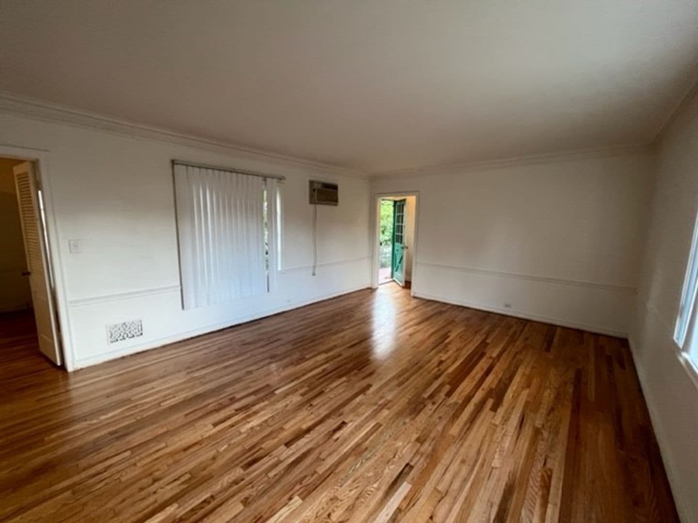 Beverly Hills Apartment: Roxbury Plaza