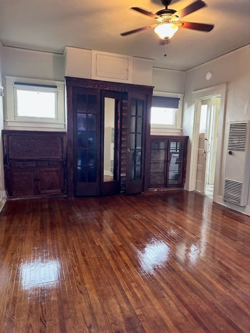 Long Beach Apartment: 3010 E. 3rd St.