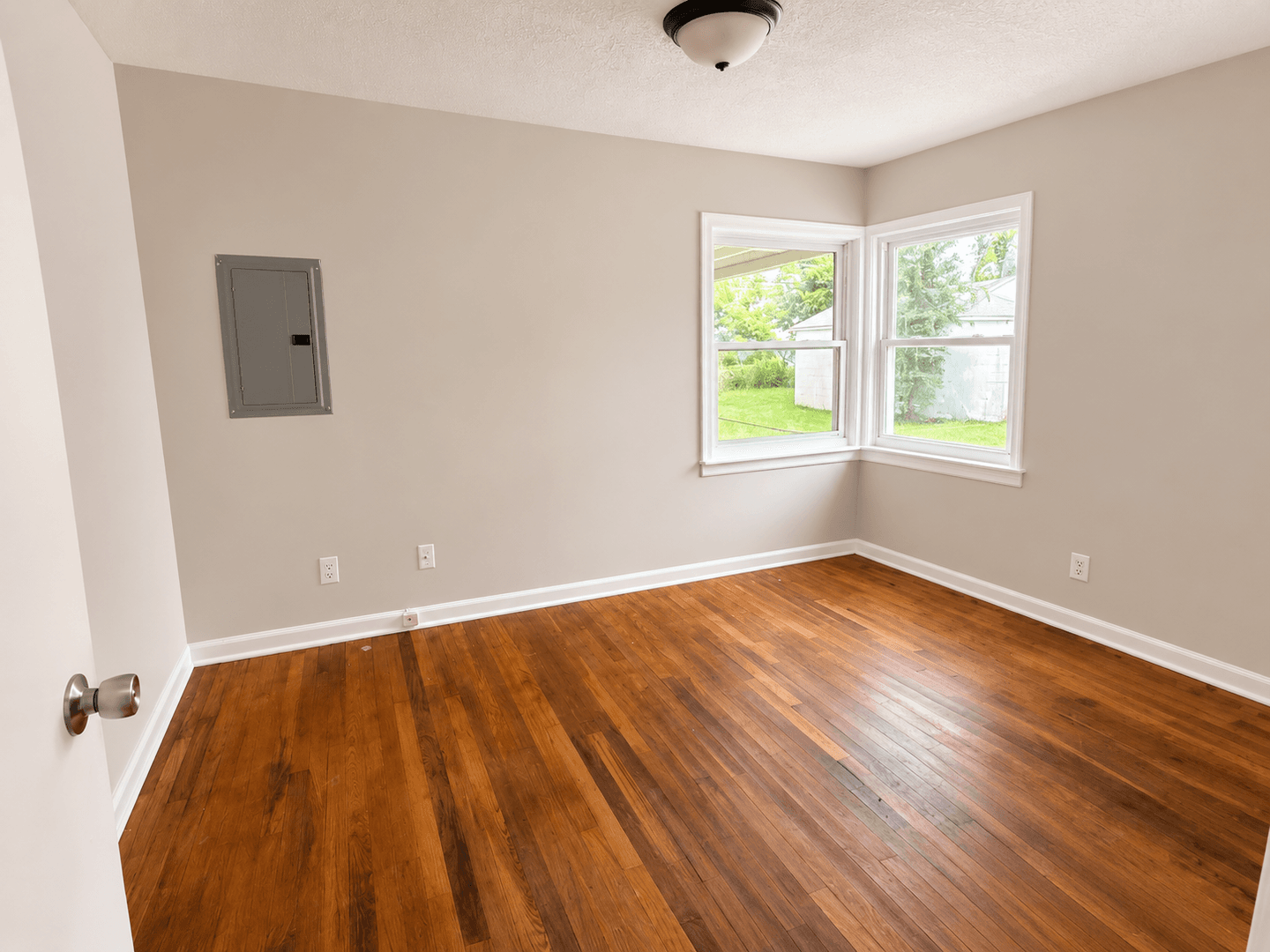 Columbus House: 2573 Azelda St