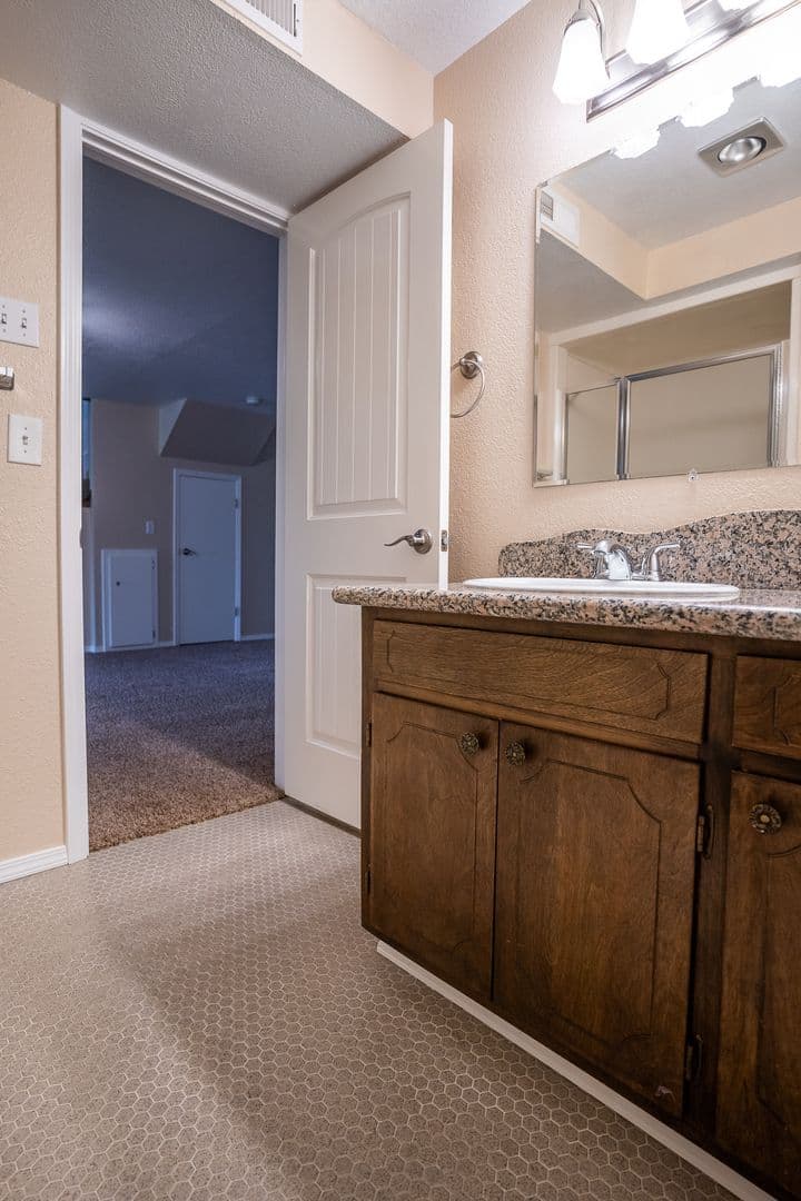 Albany Apartment: 340 Denver St. NE