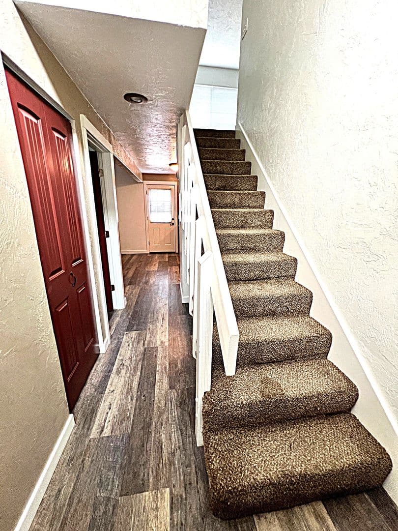 Albany Apartment: 1831 27th Ave SE