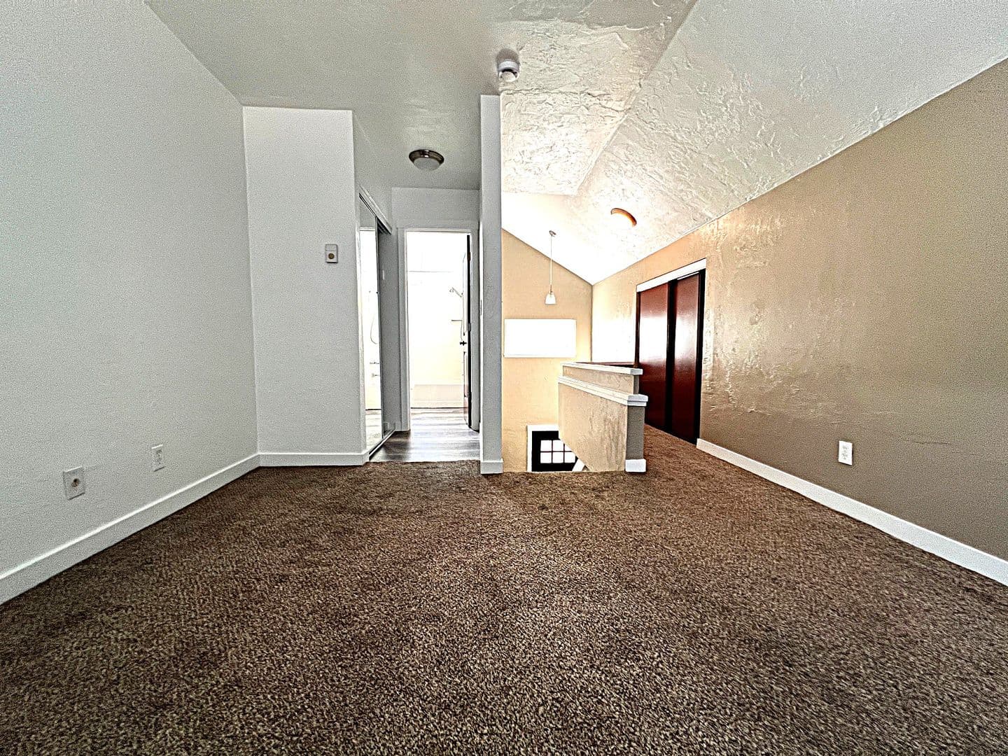 Albany Apartment: 1831 27th Ave SE