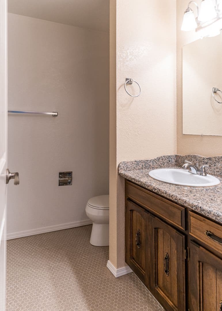 Albany Apartment: 340 Denver St. NE