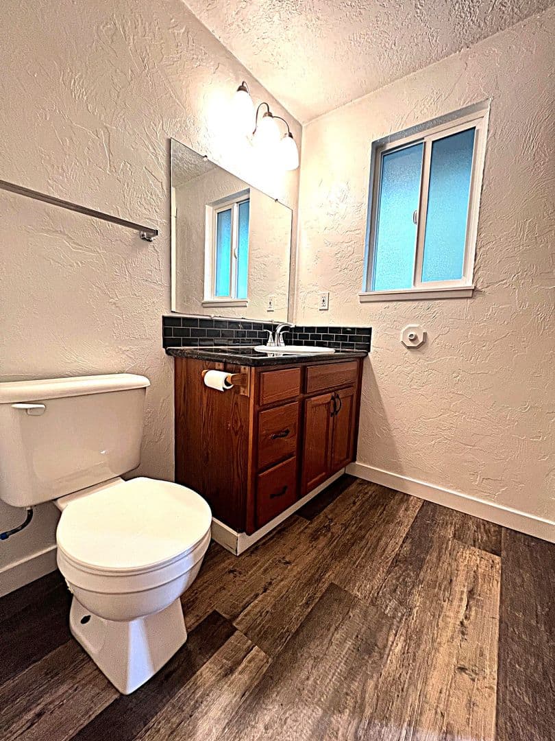 Albany Apartment: 1823 27th Ave SE
