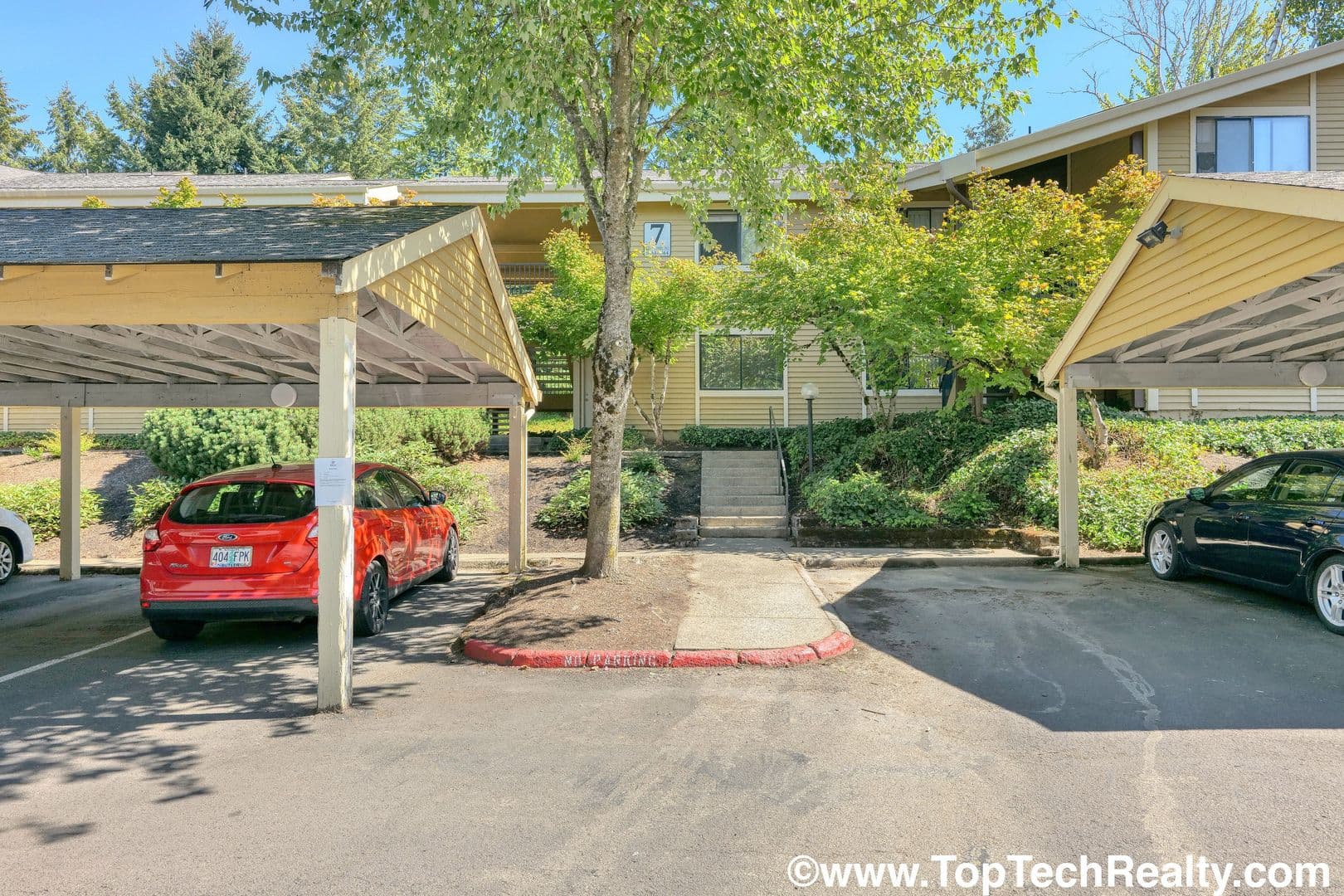 Clackamas Townhome: 10025 SE Talbert Street