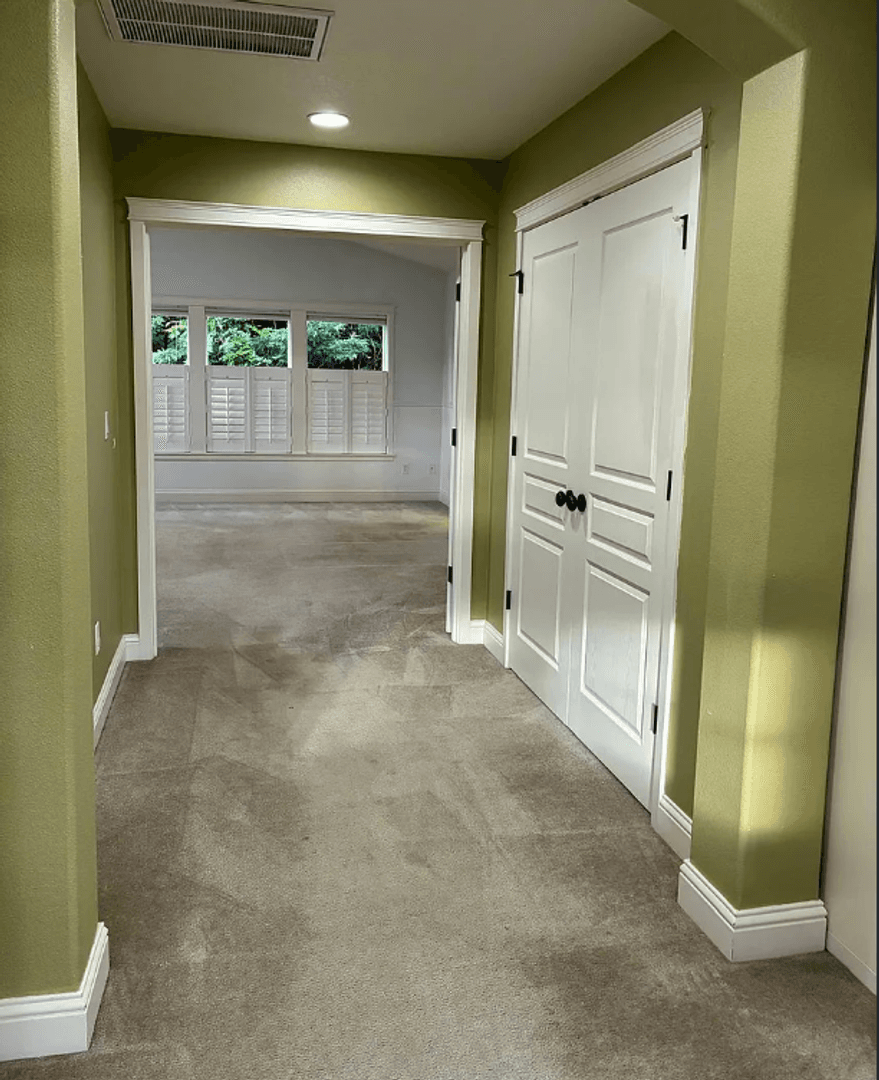 Hillsboro House: 160 NE Porto Way