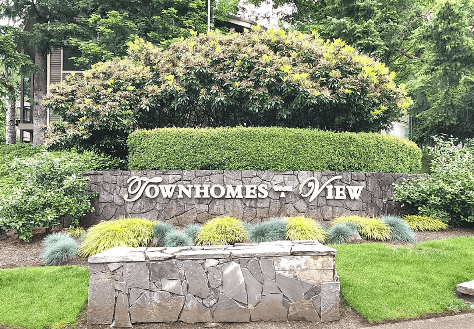 Clackamas Townhome: 10025 SE Talbert Street