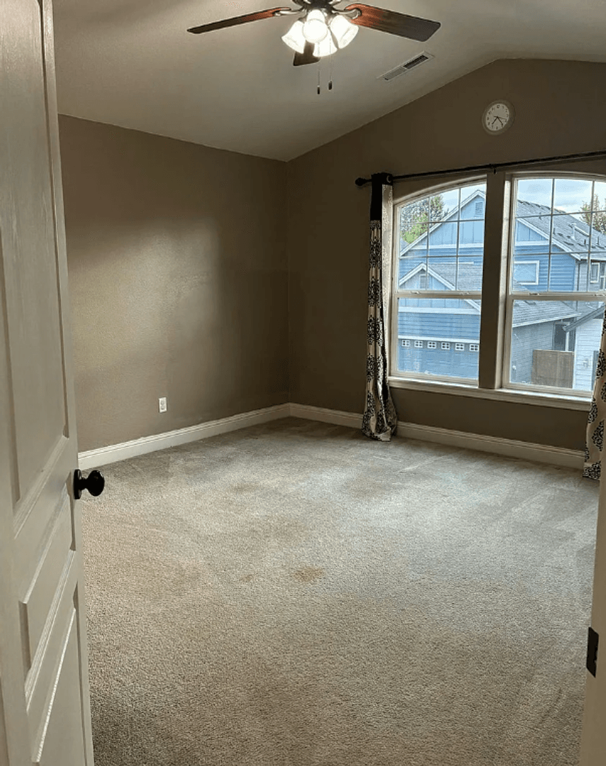 Hillsboro House: 160 NE Porto Way