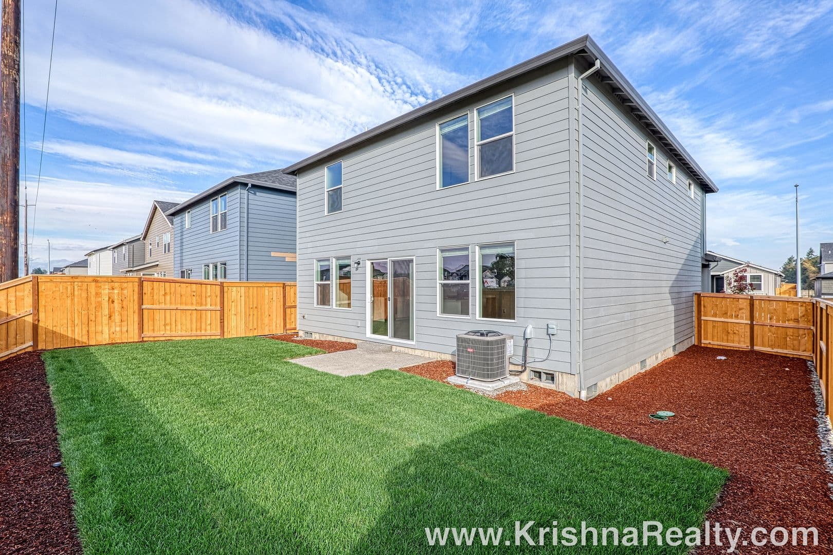 Salem House: 4984 Columbus Ave NE
