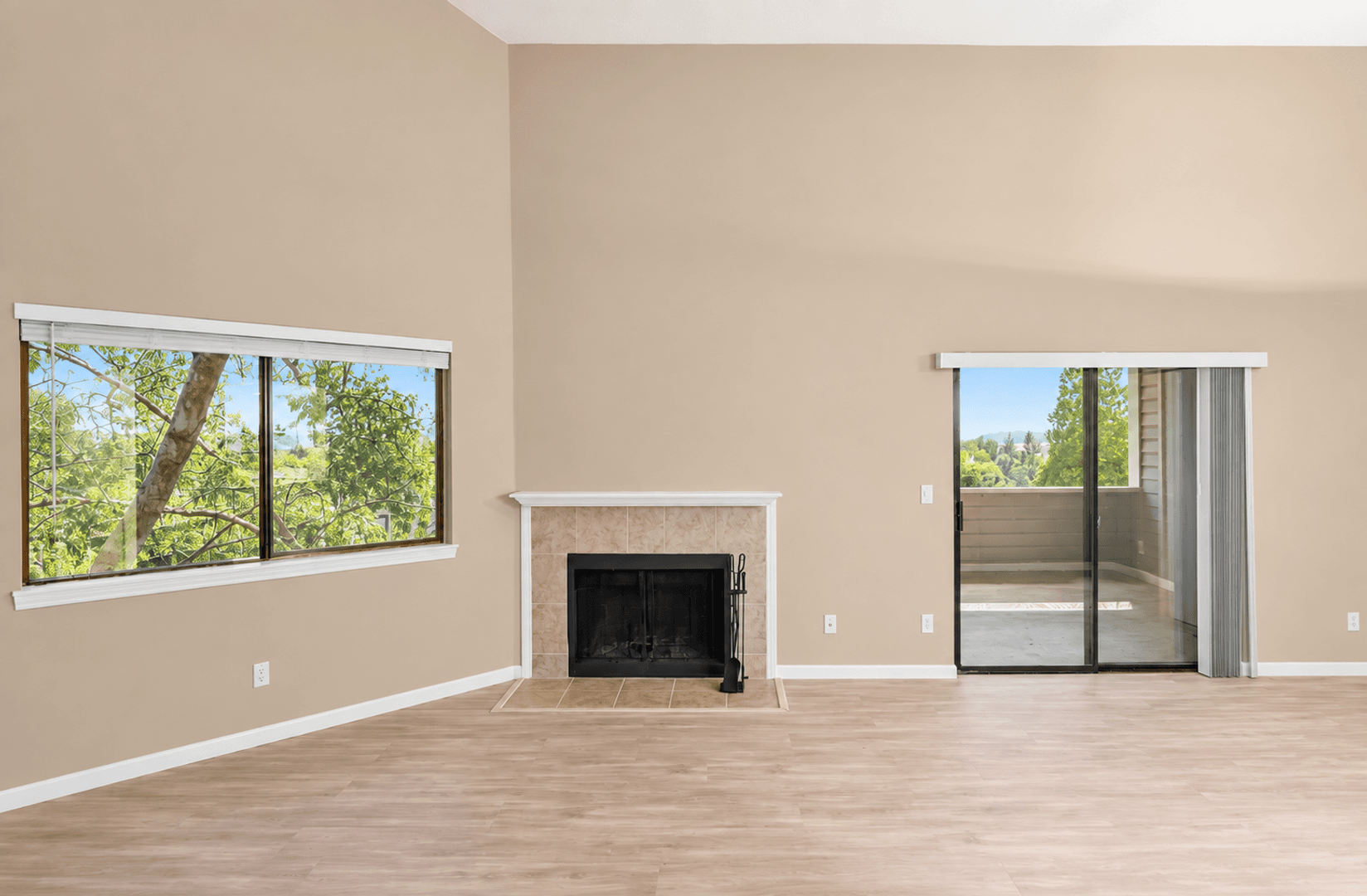 Clackamas Townhome: 10025 SE Talbert Street