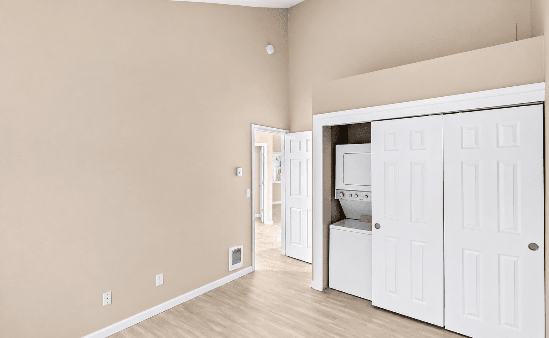 Clackamas Townhome: 10025 SE Talbert Street
