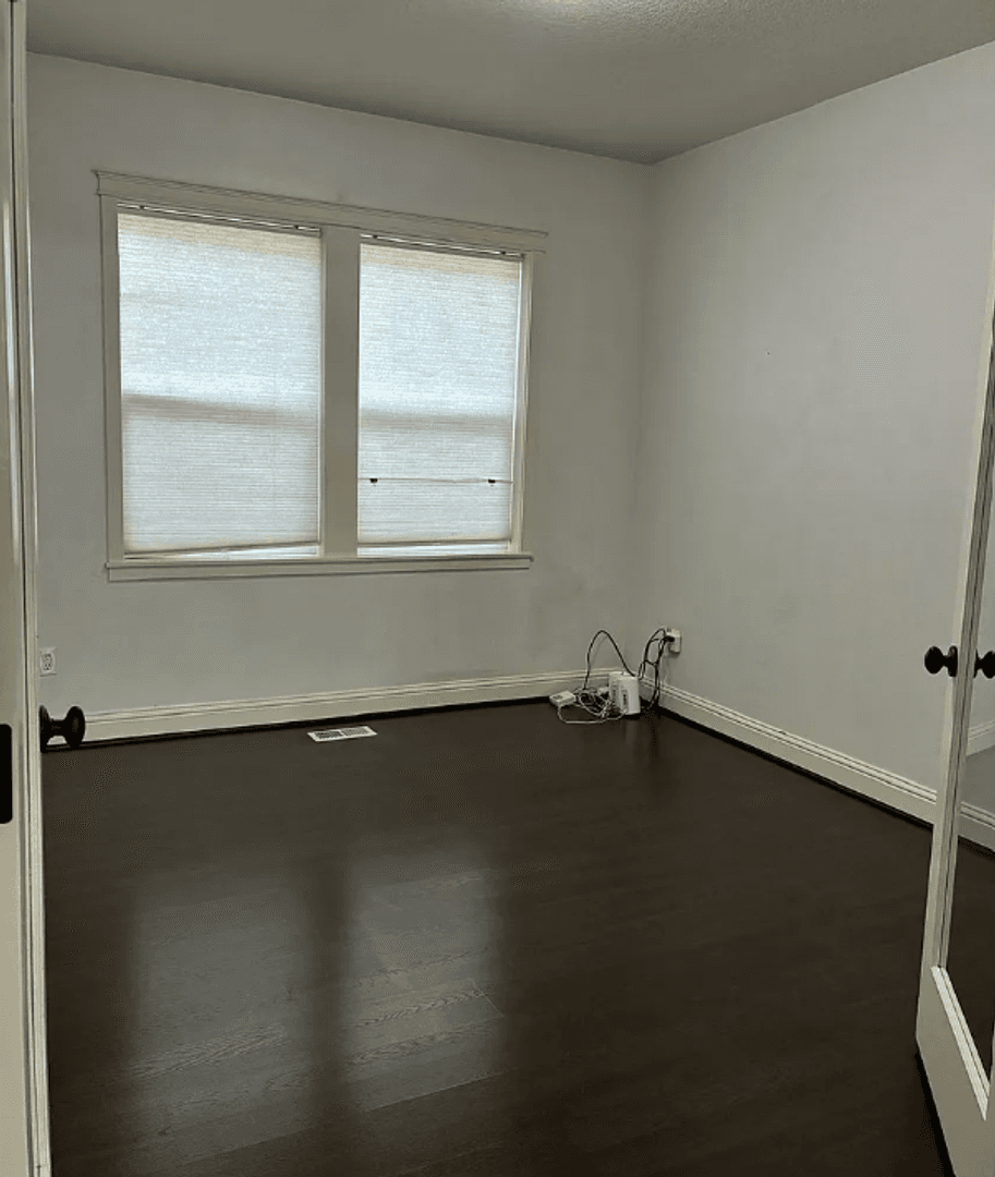 Hillsboro House: 160 NE Porto Way