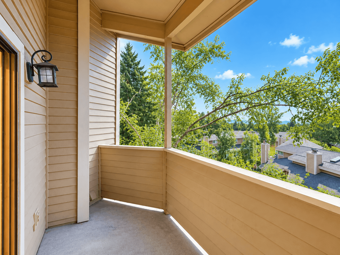Clackamas Townhome: 10025 SE Talbert Street
