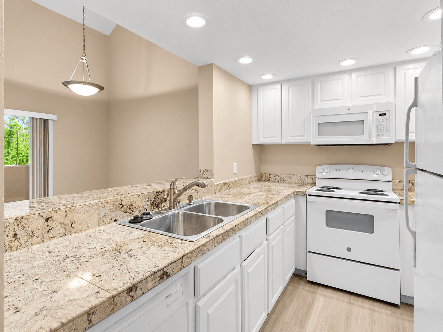 Clackamas Townhome: 10025 SE Talbert Street