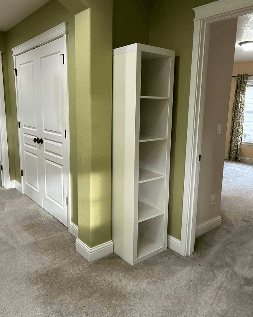 Hillsboro House: 160 NE Porto Way