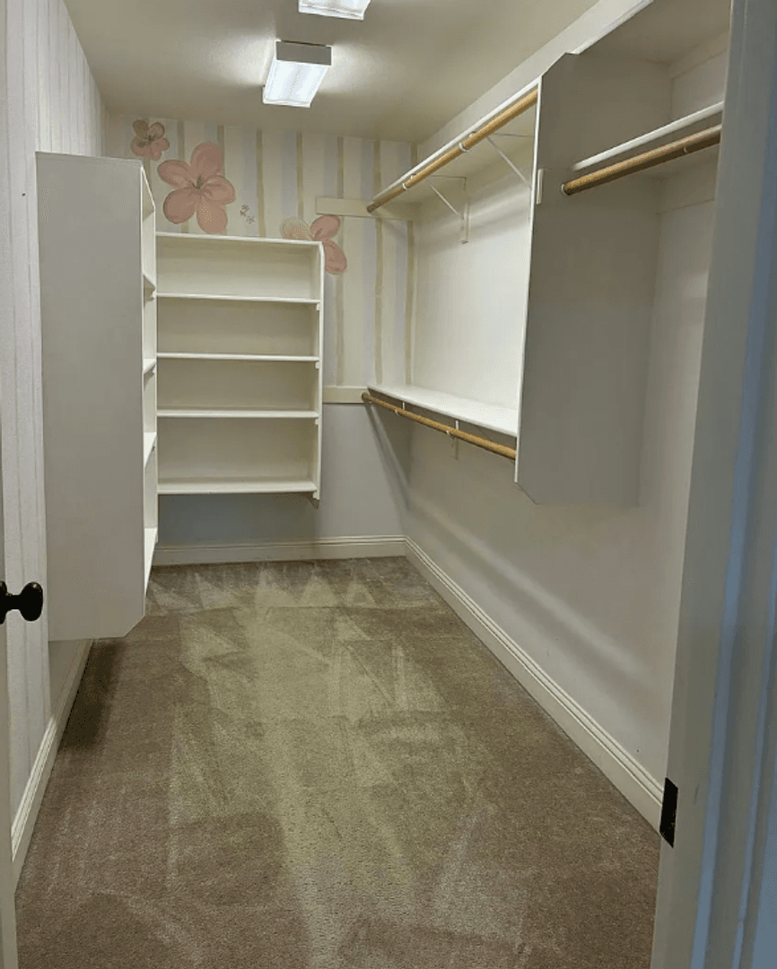Hillsboro House: 160 NE Porto Way