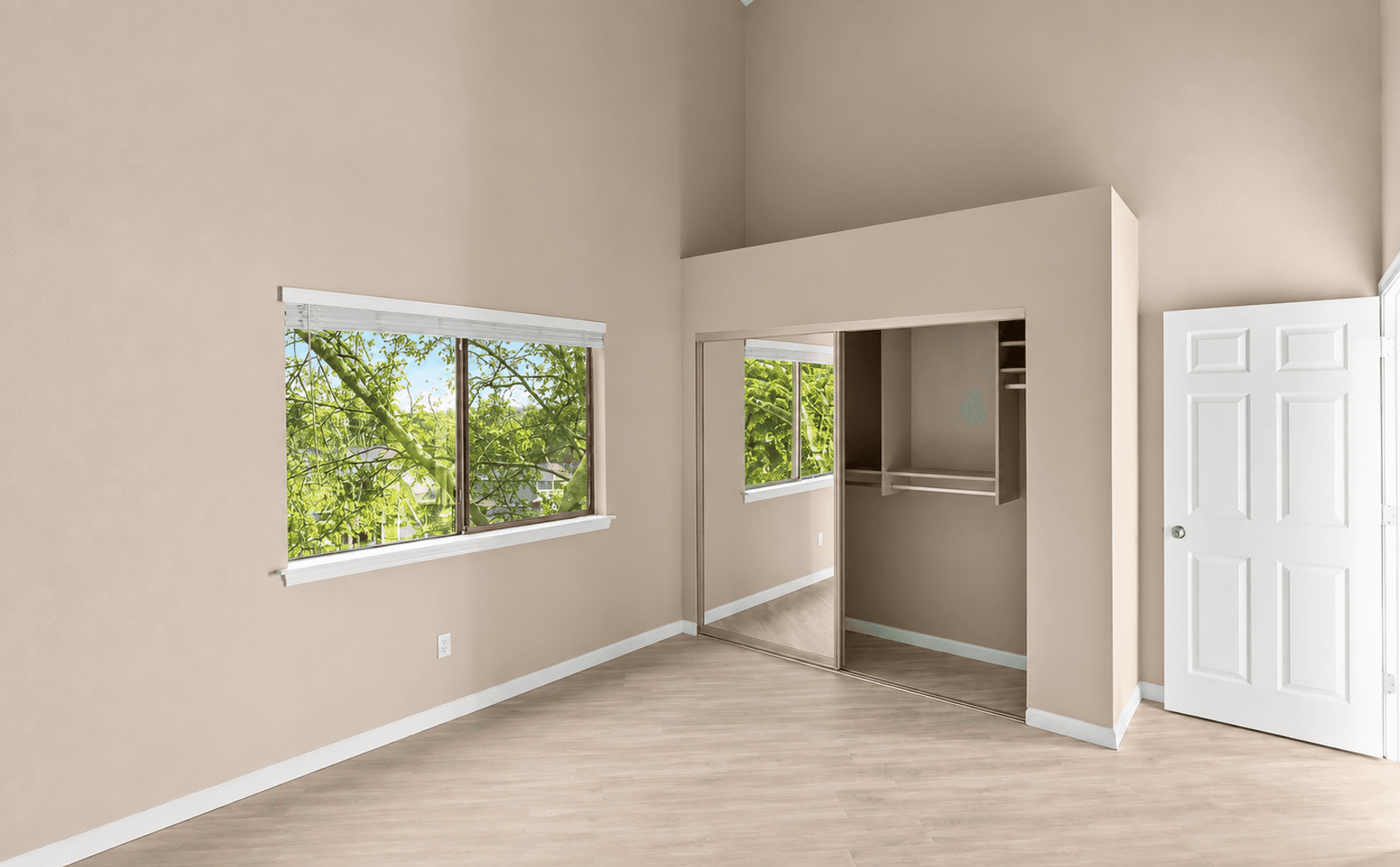 Clackamas Townhome: 10025 SE Talbert Street