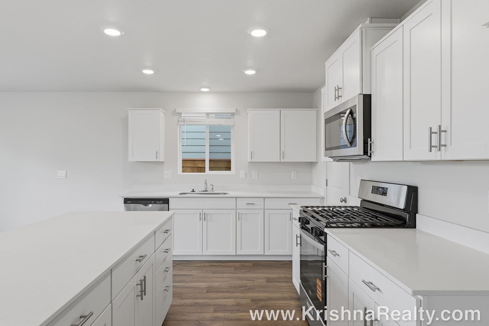 Salem House: 4984 Columbus Ave NE