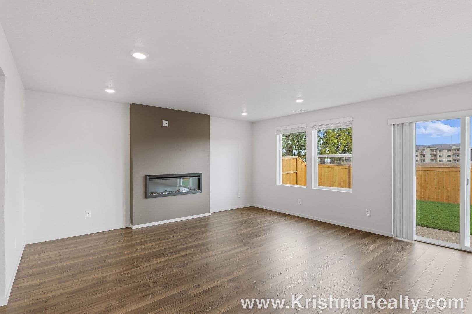 Salem House: 4984 Columbus Ave NE
